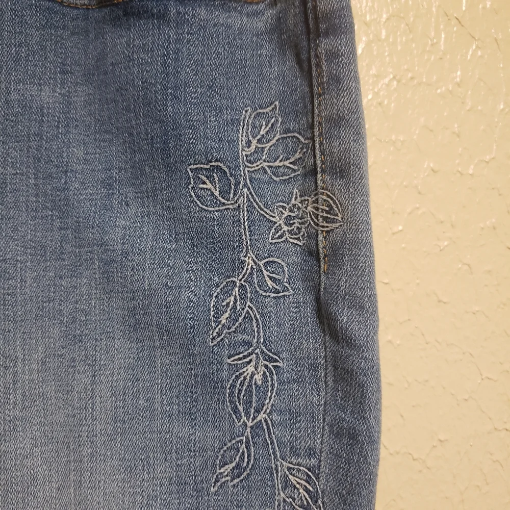 Levi's Embroidered Bootcut‎ Jeans Size 12